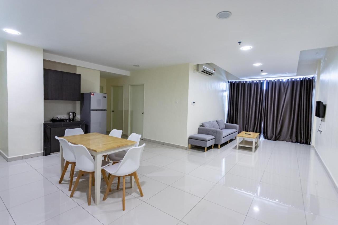 Emart Hotel Мири Екстериор снимка
