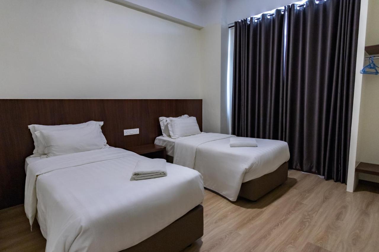 Emart Hotel Мири Екстериор снимка